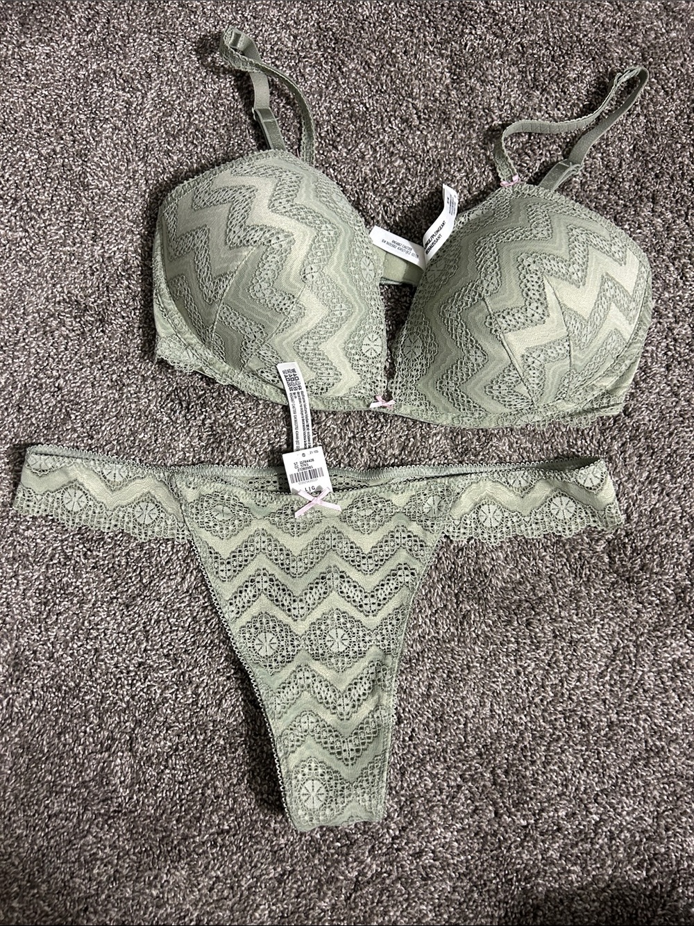 Wireless Lace Push-Up Bra & Thong Set in Sage Green